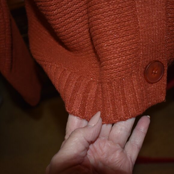 sweater - Picture 3 of 6